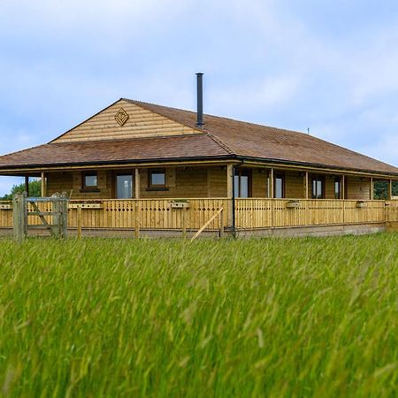 Luxury Log Cabin With A Hot Tub Stone  Buitenkant foto