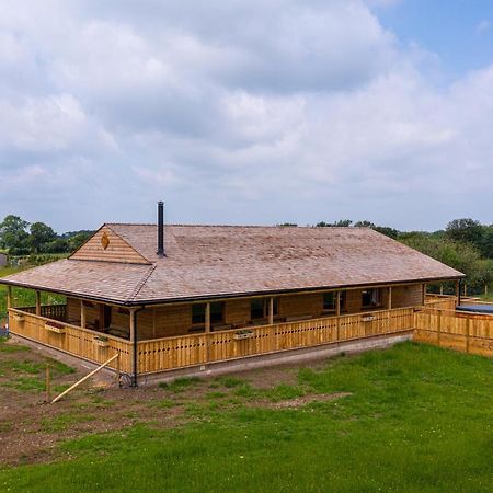 Luxury Log Cabin With A Hot Tub Stone  Buitenkant foto