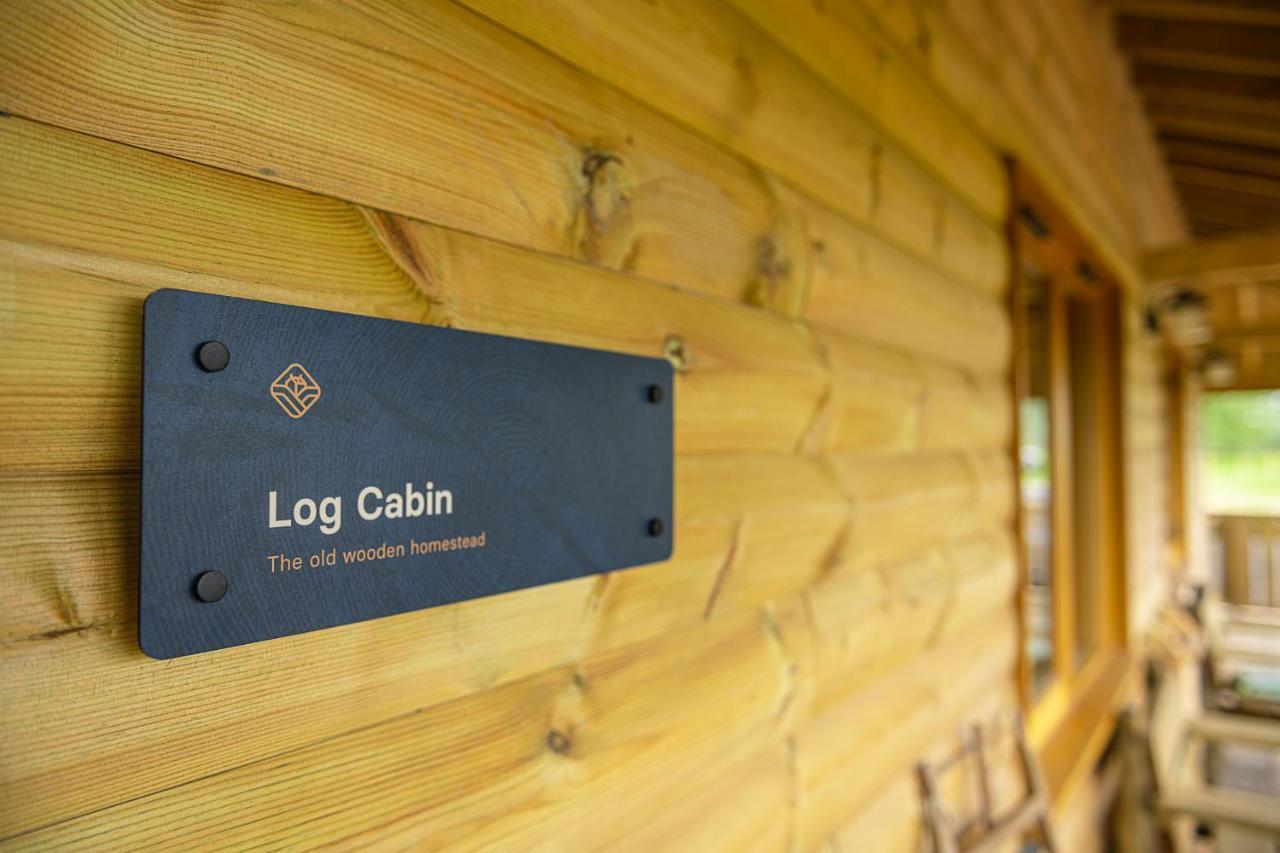 Luxury Log Cabin With A Hot Tub Stone  Buitenkant foto