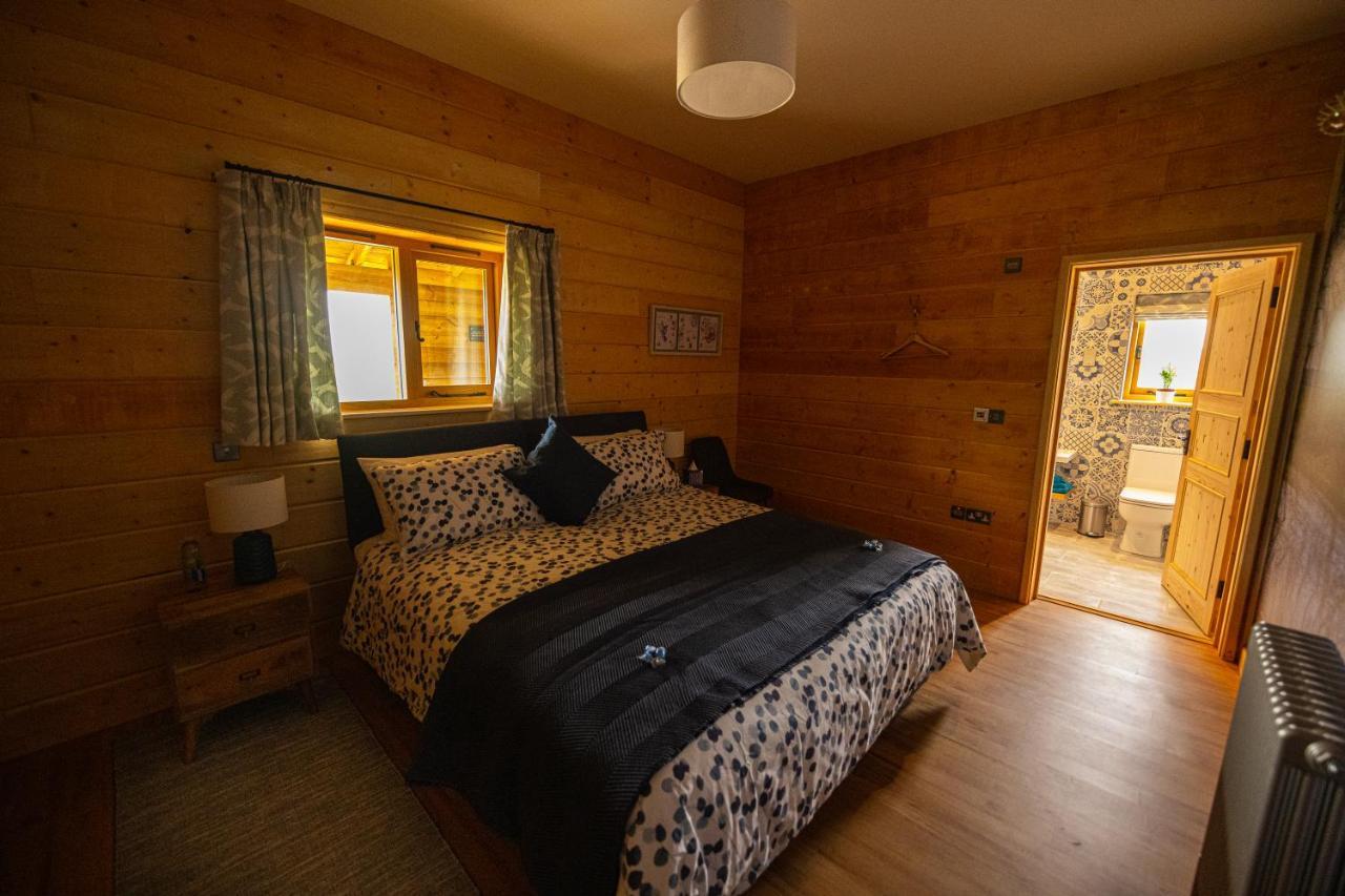 Luxury Log Cabin With A Hot Tub Stone  Buitenkant foto