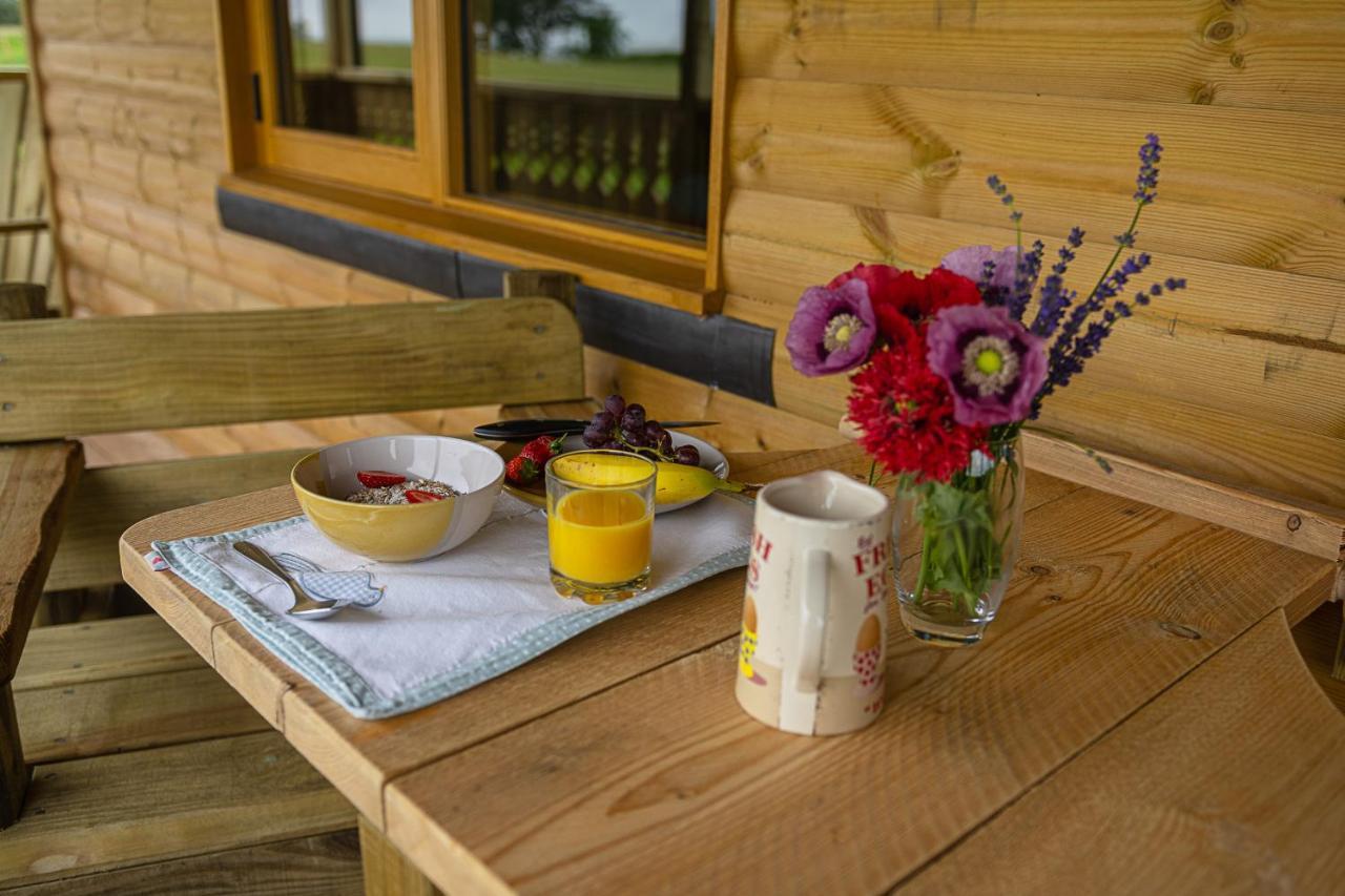 Luxury Log Cabin With A Hot Tub Stone  Buitenkant foto