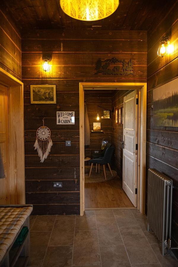 Luxury Log Cabin With A Hot Tub Stone  Buitenkant foto